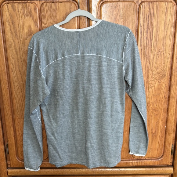 Women’s Top - Picture 3 of 6